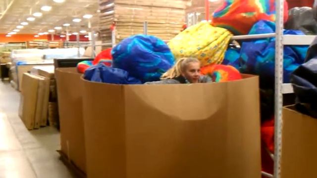 Emily inside a box of bean bags смотреть онлайн