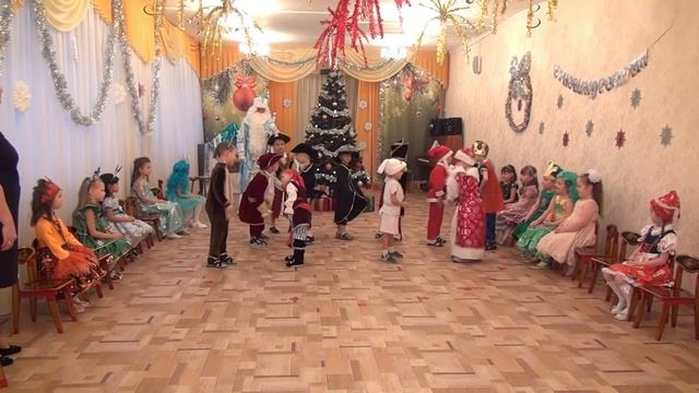 Старшая группа Новогодние игрушки смотреть онлайн