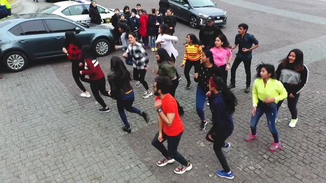 Flash Mob in Georgia:Muqabla, Akhiyon Se Goli Maare, Sauda Khara Khara, Hindustani & Georgian Dance смотреть онлайн