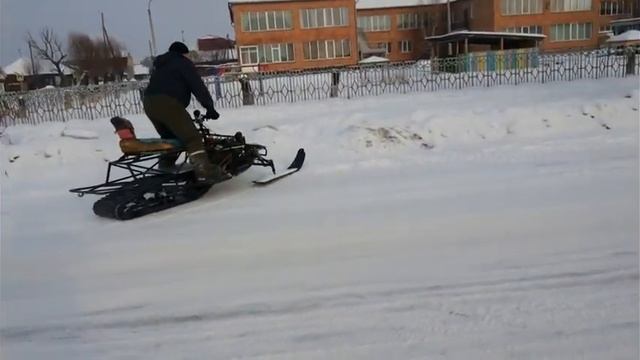 немного дрифта на самодельном снегоходе смотреть онлайн