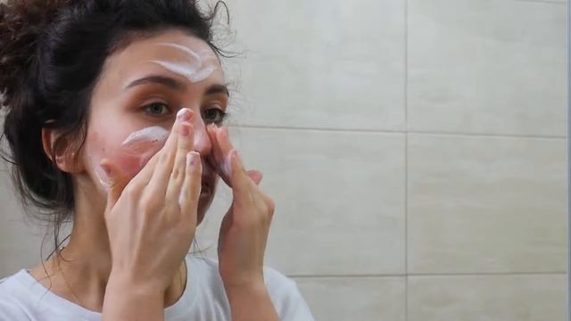 Етап очищення шкіри обличчя пінкою для вмивання ТМ Suemade смотреть онлайн