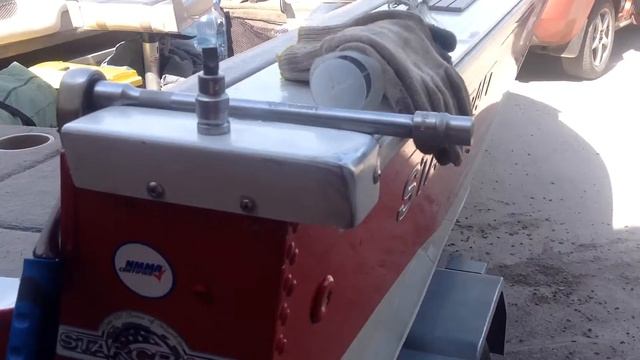 Лодочный мотор Меркурий F150 замена масла в гидроподьеме. смотреть онлайн