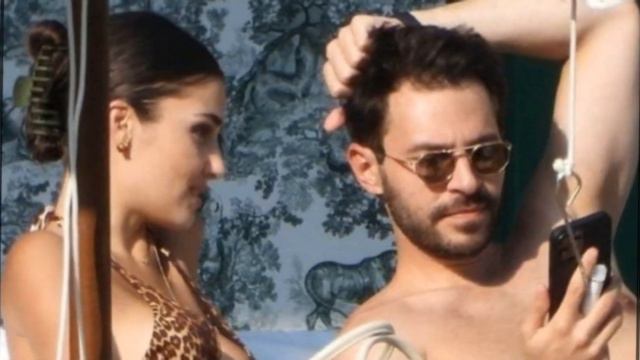 Después de compartir el pato con Hande, Arzu Sabancı también compartió su burro. смотреть онлайн