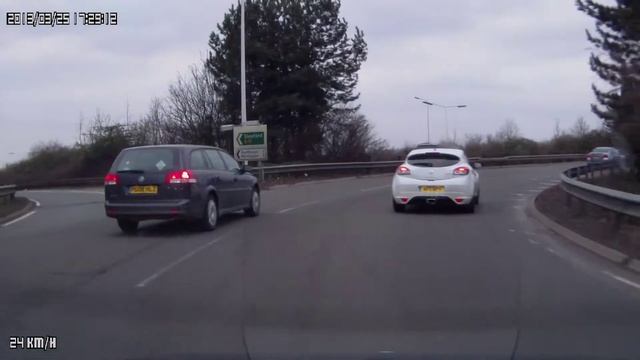 Near Miss - Ford Galaxy WU02RPY смотреть онлайн