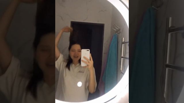 Я тут королева , я раскидываю бабки направо и налево 😌 инстасамка смотреть онлайн