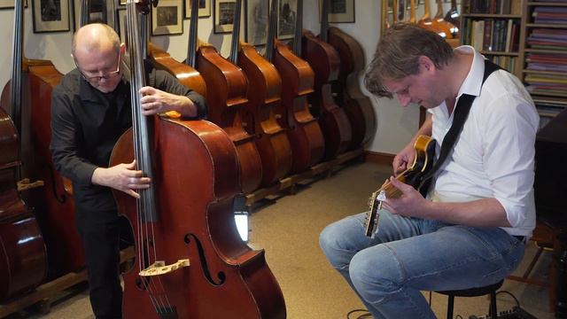 Licks '06: Played by Zoltan Dekany on The Gand & Bernardel Double Bass with Ulrich on Guitar смотреть онлайн