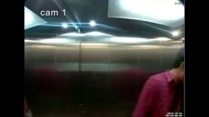 Иностранец сломал камеру в лифте Астаны и заплевал подъезд.