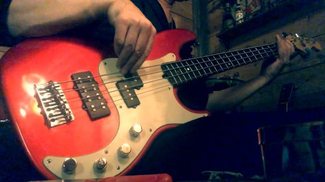 Fender USA American Deluxe Precision Bass メンテ後 смотреть онлайн