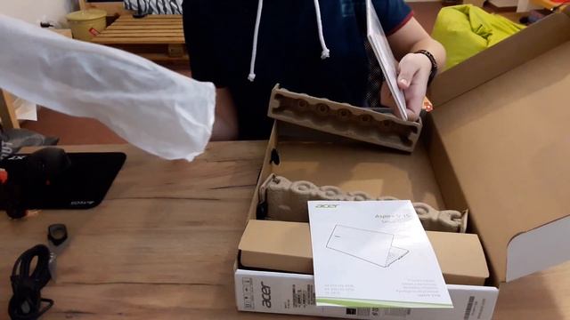 A je to tady další UNBOXING!!!! / Nový noťas / Acer Aspire V15 смотреть онлайн