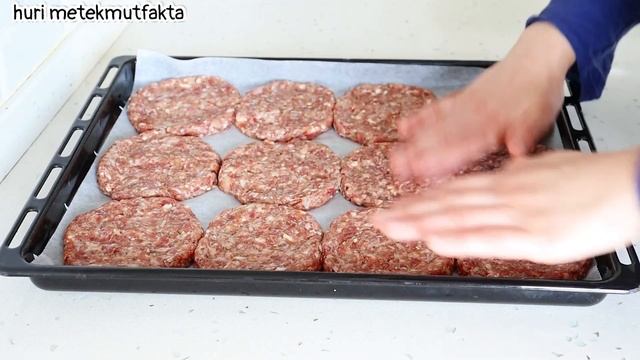 EVDE Kapak VARSA Kalıba GEREK Yok! HAMBURGER Köftesi FIRINDA Köfte PATATES Hızlı VE Lezzetli смотреть онлайн