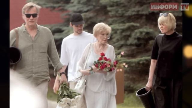 В годовщину смерти мужа! СМИ сообщают о трагедии на Новодевичьем кладбище смотреть онлайн