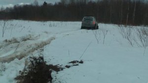 Kia sportage 1 offroad в поле. Тест проходимости на мостах.