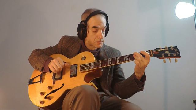Mark Capon - Solo Guitar: Mad About The Boy смотреть онлайн