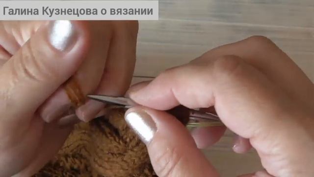 Шапка с косами спицами. ХИТ сезона. Поперечное вязание спицами. смотреть онлайн