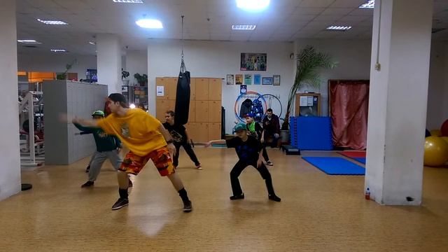 хип хоп танцы уроки +для начинающих, Связка с детской группы ХИП ХОП СЕВАСТОПОЛЬ АТОМ ДЕНС смотреть онлайн