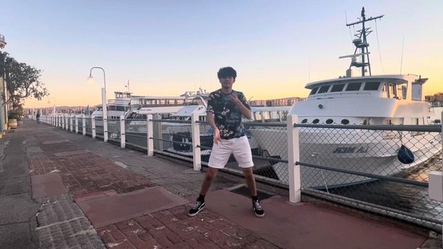 Shakira: BZRP Music Sessions, Vol. 53 - Bizarrap & Shakira - Dance Music Video смотреть онлайн