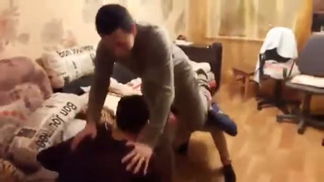 Приколы над друзьями бесценны, особенно когда они об этом даже не догадываются смотреть онлайн