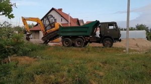 JCB 8052 Погрузка мини-экскаватора на КАМАЗ самосвал
