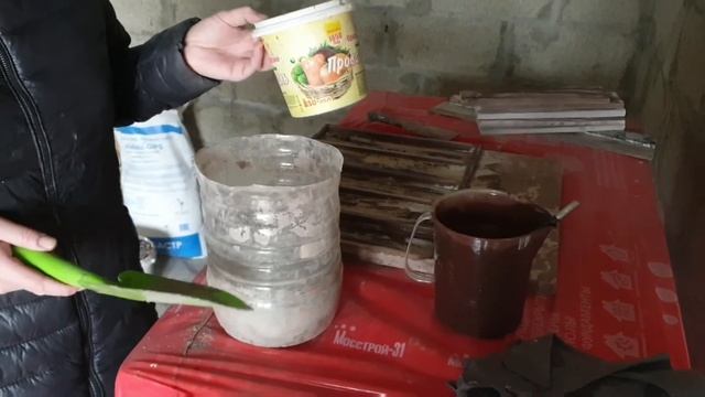 Облицовочная плитка женскими руками. Изготовление цементно-гипсовой плитки под дерево смотреть онлайн