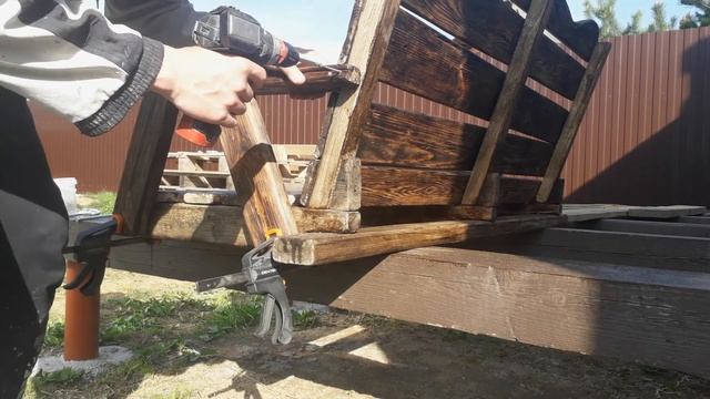 Садовые качели своими руками. Красивые качели из остатков пиломатериала. смотреть онлайн