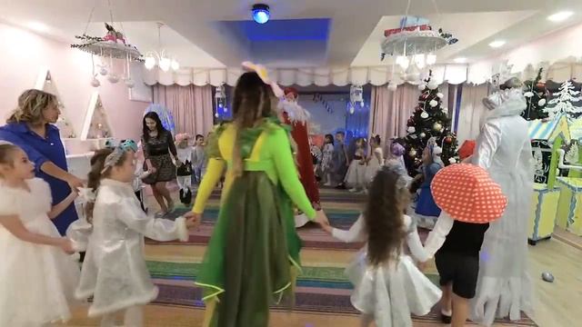 Новогодний утренник смотреть онлайн