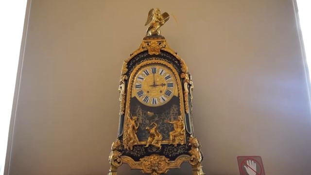 Государственный Эрмитаж. Еще идут старинные часы. смотреть онлайн