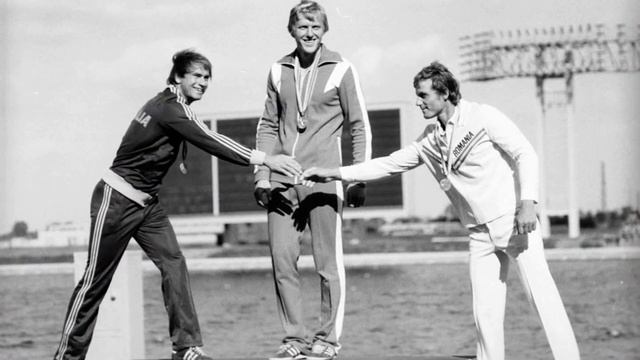 "Нищий" сапожник придумал АДИДАС в своем САРАЕ| История компании Адидас| История бренда Adidas... смотреть онлайн