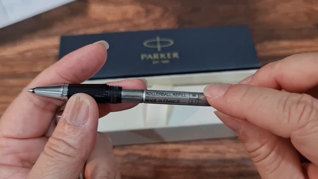 Parker IM Essential stainless Steel Chrome Trim Ballpoint Pen смотреть онлайн