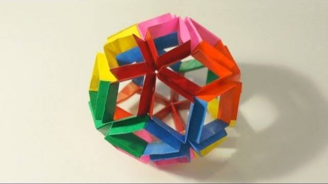Origami Flexiball (Jorge Pardo)
