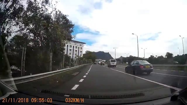 I Drive A Mercedes 3 - I Don't Need To Use My Signal смотреть онлайн