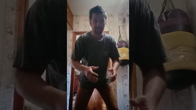 После задней подножки сесть сверху на прибивание