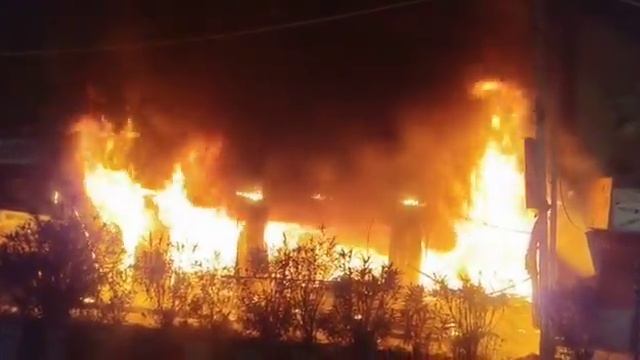 Tarn Taran fire ? in Khalsa store very bad news #tarntaran #fire #khalsa #store смотреть онлайн