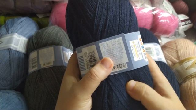 Распаковка посылочки с пряжей, смотрим, щупаем и болтаем! смотреть онлайн