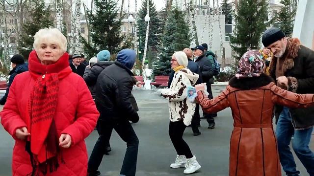 А НАСТОЯЩАЯ ПОДРУГА!???/ТАНЦЫ В ПАРКЕ ГОРЬКОГО ХАРЬКОВ ФЕВРАЛЬ 2022 смотреть онлайн