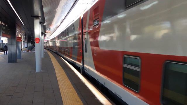 Впервые на канале! ЭП2К-400 с двухэтажным поездом! смотреть онлайн