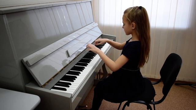 Денисова Валерия - Е. Гнесина «Песня«, Ю. Слонов «Полька» смотреть онлайн