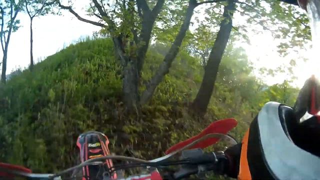 ВЕЧЕРНИЕ ПОКАТУШКИ НА ЭНДУРО ПО ХРЕБТАМ смотреть онлайн