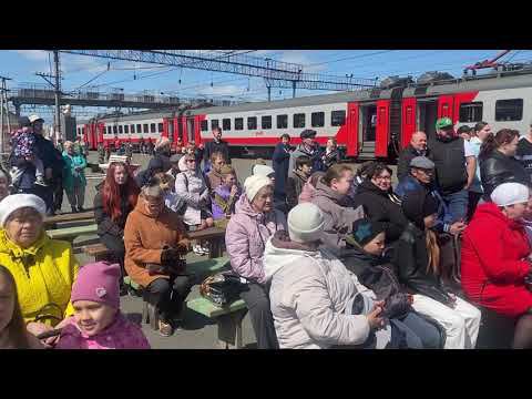 Таличане встретили ретропоезд "Эшелон Победы" смотреть онлайн