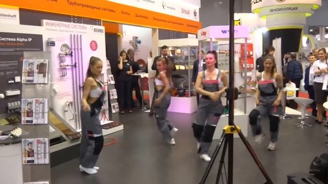 Шок!!! Девушки монтажницы зажигают!" смотреть онлайн