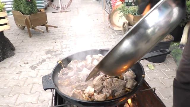 Селянка по-московски из печи на чугунной сковороде смотреть онлайн