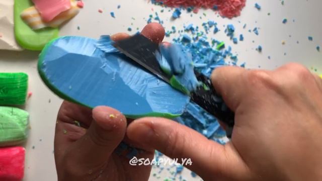 Cutting small colored cubes into NEON color смотреть онлайн