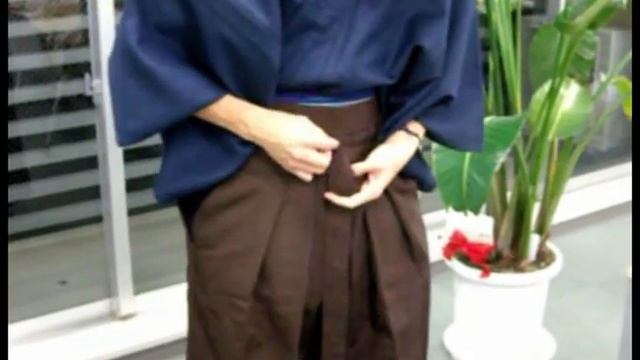 APRENDER A VESTIR LA HAKAMA смотреть онлайн