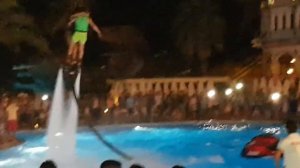 Танцующая пара на флайборде