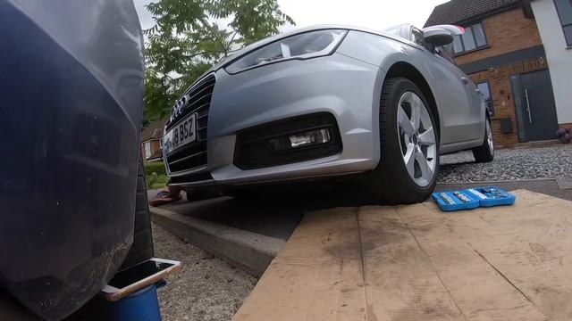 Audi A1 2018 - First Major Service, Brakes and Engine Oil смотреть онлайн