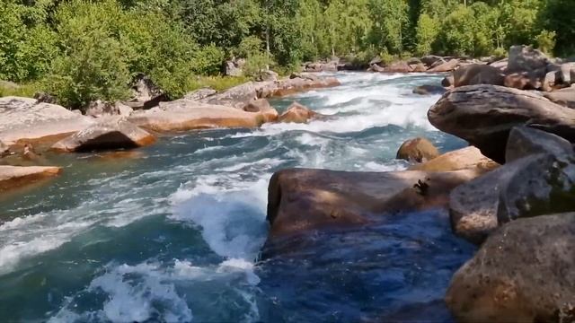 Прохождение порога . Сплав на катамаране . Водный туризм . Река Мана . смотреть онлайн