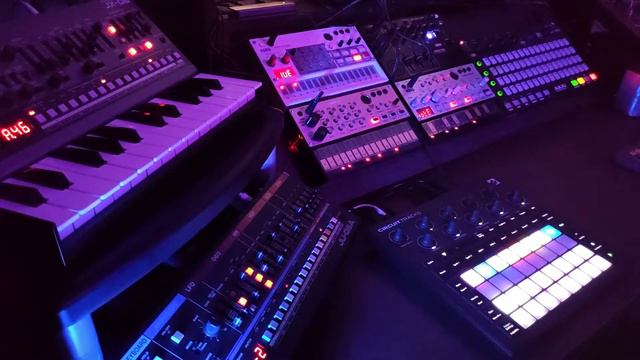 07 Dante - G.X. (Music without copyright) (Roland JX-08 // Roland JU06A) смотреть онлайн