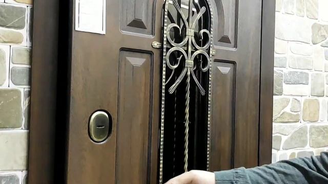 Обзор входной металлической двери во Владикавказе смотреть онлайн