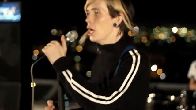 MULTIPASS Стаи Птиц Разбиты В Стекла смотреть онлайн