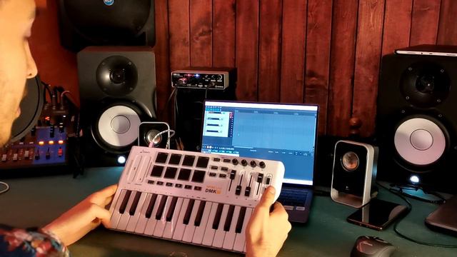 Donner DMK25 (recensione tastiera midi) смотреть онлайн