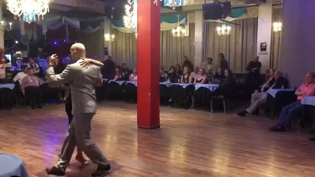 Milonga "El abrazo". 3/3. El beso. "MIrame de frente" Enrique Rodriguez y Armando Moreno смотреть онлайн